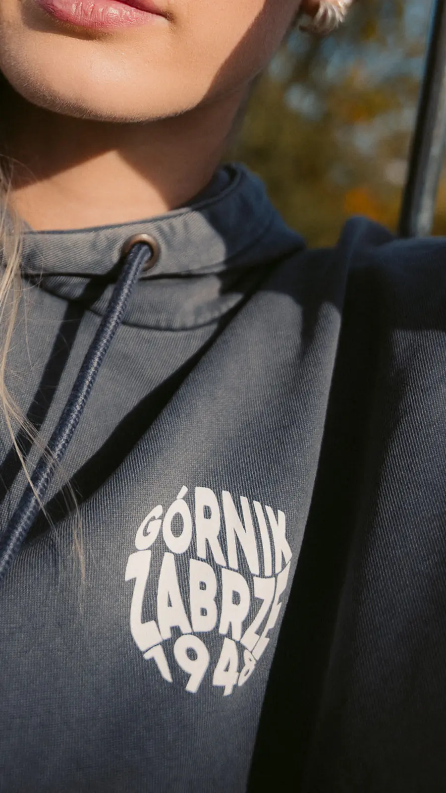 Bluza z kapturem z dużym logo