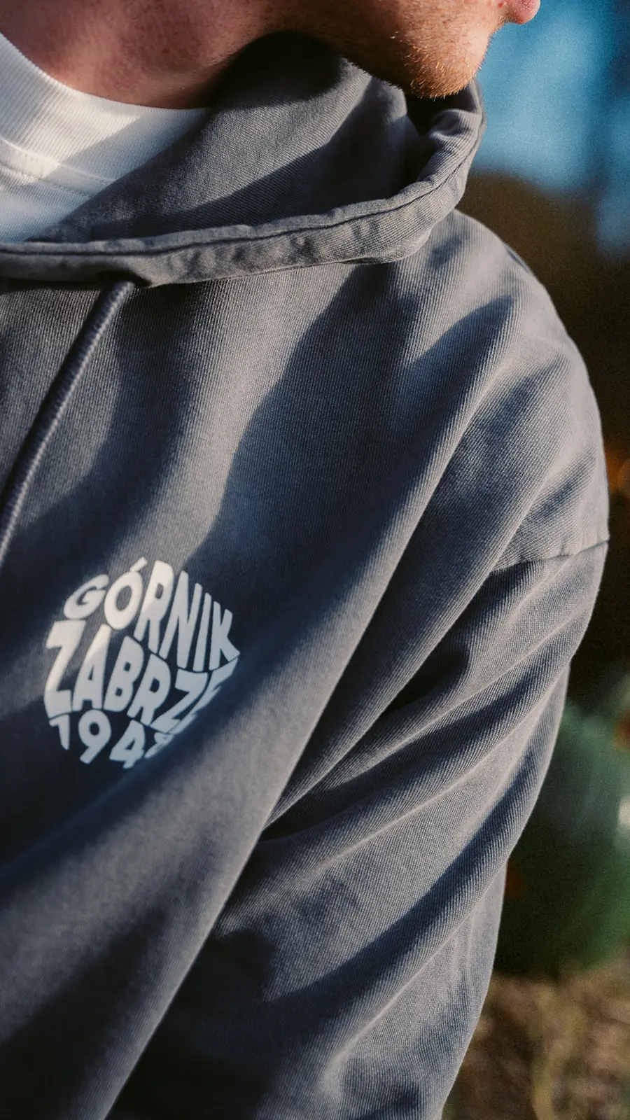 Szara bluza z kapturem z logo 1948